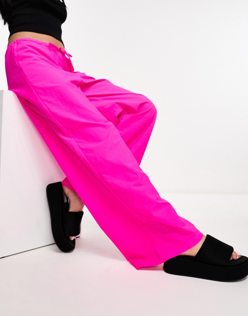 COLLUSION festival low rise wide leg parachute cargo pants in pop pink-Orange