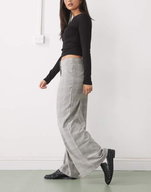 COLLUSION low rise wide leg tailored trouser in check, 2 of 5