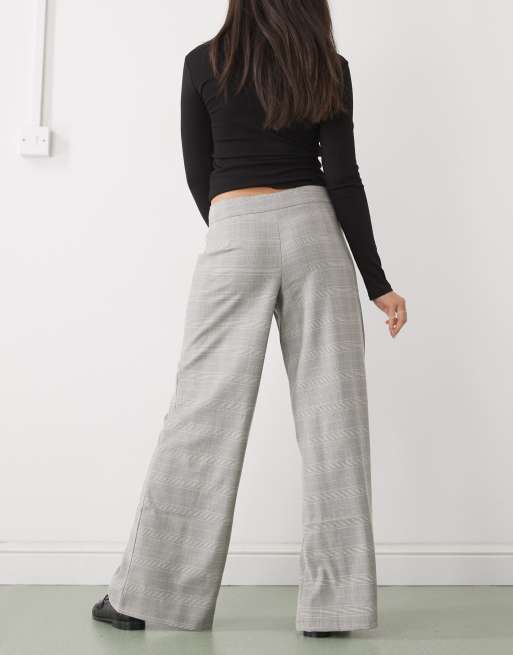 COLLUSION low rise wide leg tailored trouser in check, 3 of 5