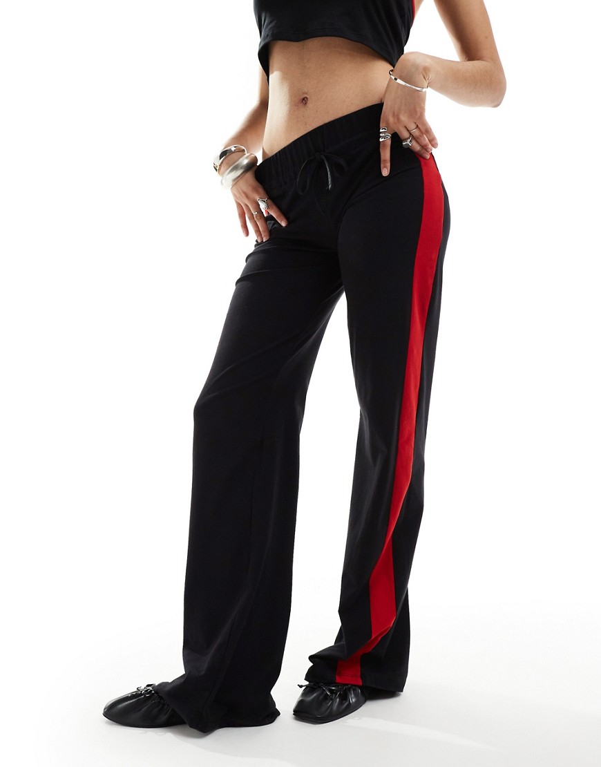 low rise yoga pant with contrast in black - part of a set