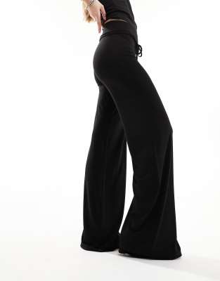 Collusion low rise yoga pants in black