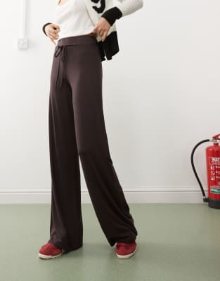 Collusion Low Rise Yoga Pants In Chocolate-brown