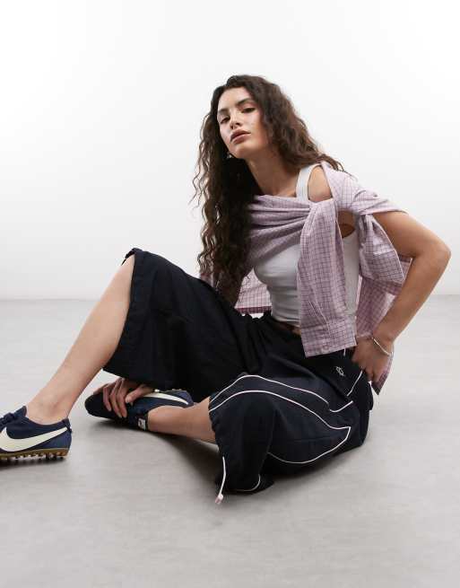 COLLUSION løse longline-culottes i navy i nylon, 3 af 5