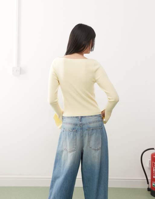 COLLUSION - Maglione giallo latticello a coste in maglia sottile con scollo a barchetta, 2 di 4