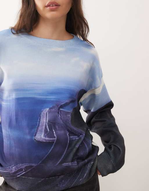 COLLUSION - Maglione unisex oversize blu slavato con stampa grafica di paesaggio, 3 di 4