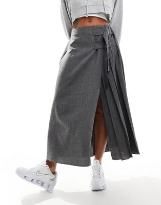 maxi kilt skirt in gray