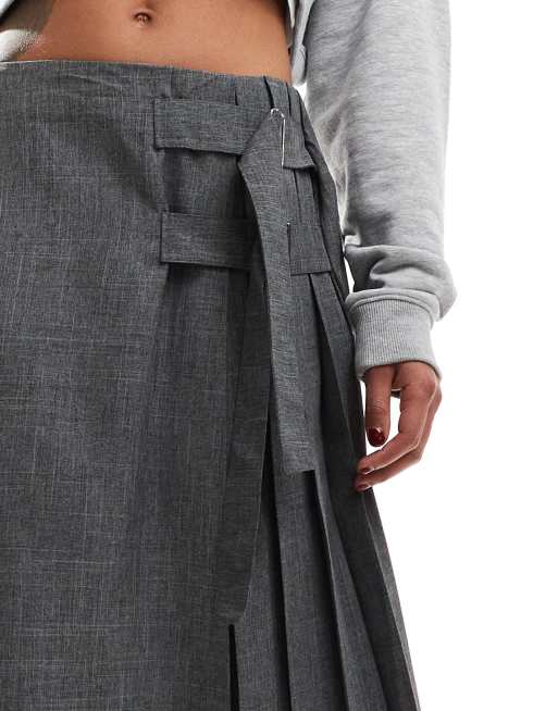 COLLUSION maxi kilt skirt in gray