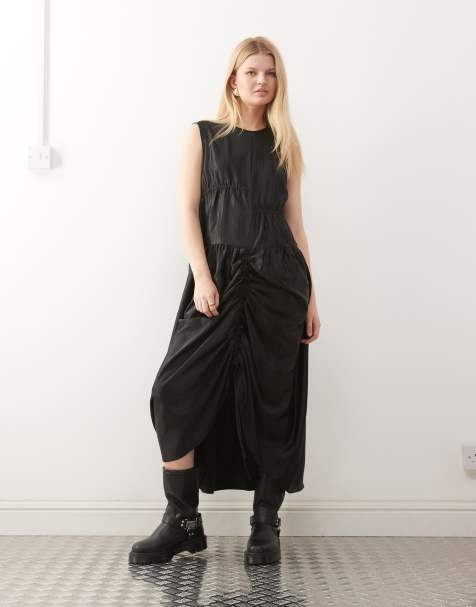 COLLUSION – Maxikleid aus Satin in Schwarz mit mehreren Kordelzügen - view 1