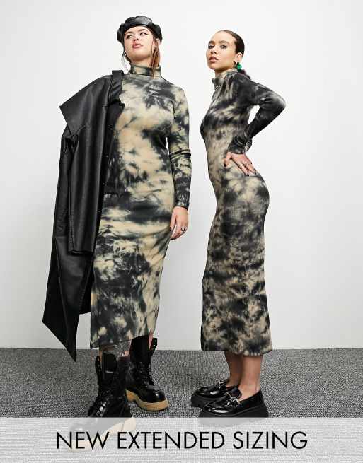COLLUSION – Maxikleid in Schwarzweiß mit Rollkragen und Batikmuster 
