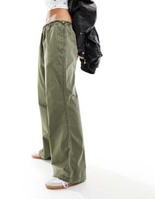 Collusion COLLUSION mid rise utility joggers in khaki-Green