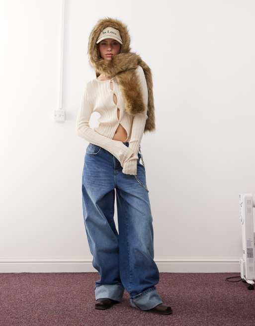 COLLUSION mid-weight faux fur scarf in neutral, 2 of 3