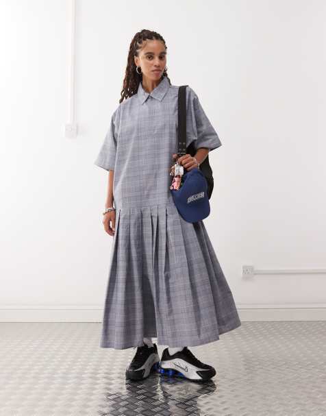 COLLUSION – Midi-Hängerkleid in kariertem Marineblau mit Oversize-Passform - view 1