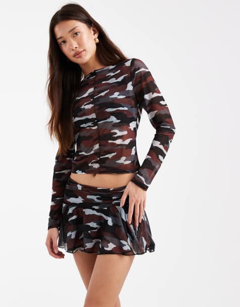 COLLUSION - Mini-jupe courte et virevoltante - Rouge camouflage - view 1