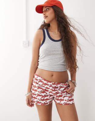 COLLUSION - Mini-Shorts in Weiß mit „Love You"-Printmuster