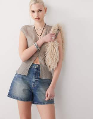 COLLUSION - Mom-Shorts aus Denim mit mittlerer Waschung-Blau
