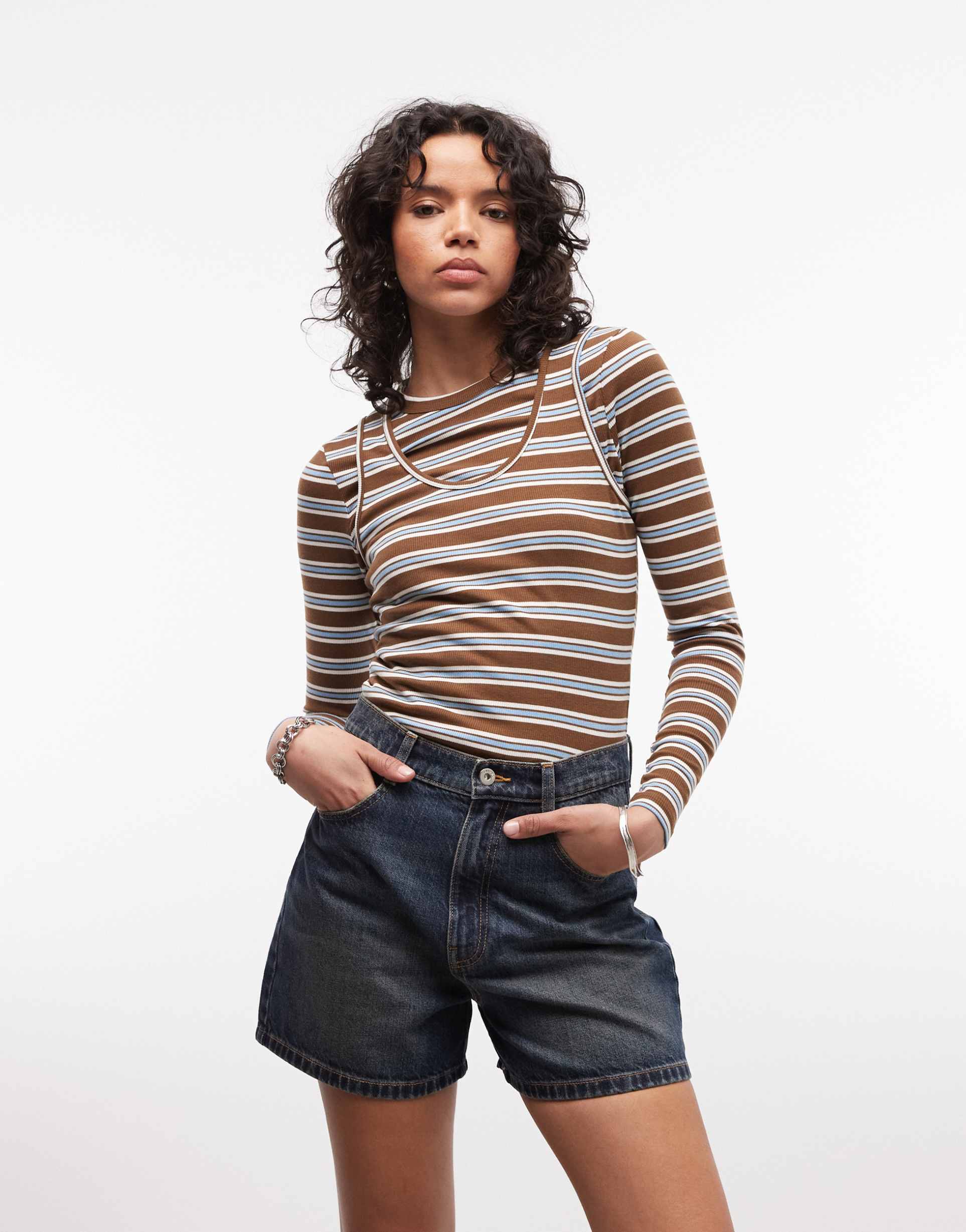 collusion mom shorts in darkwash