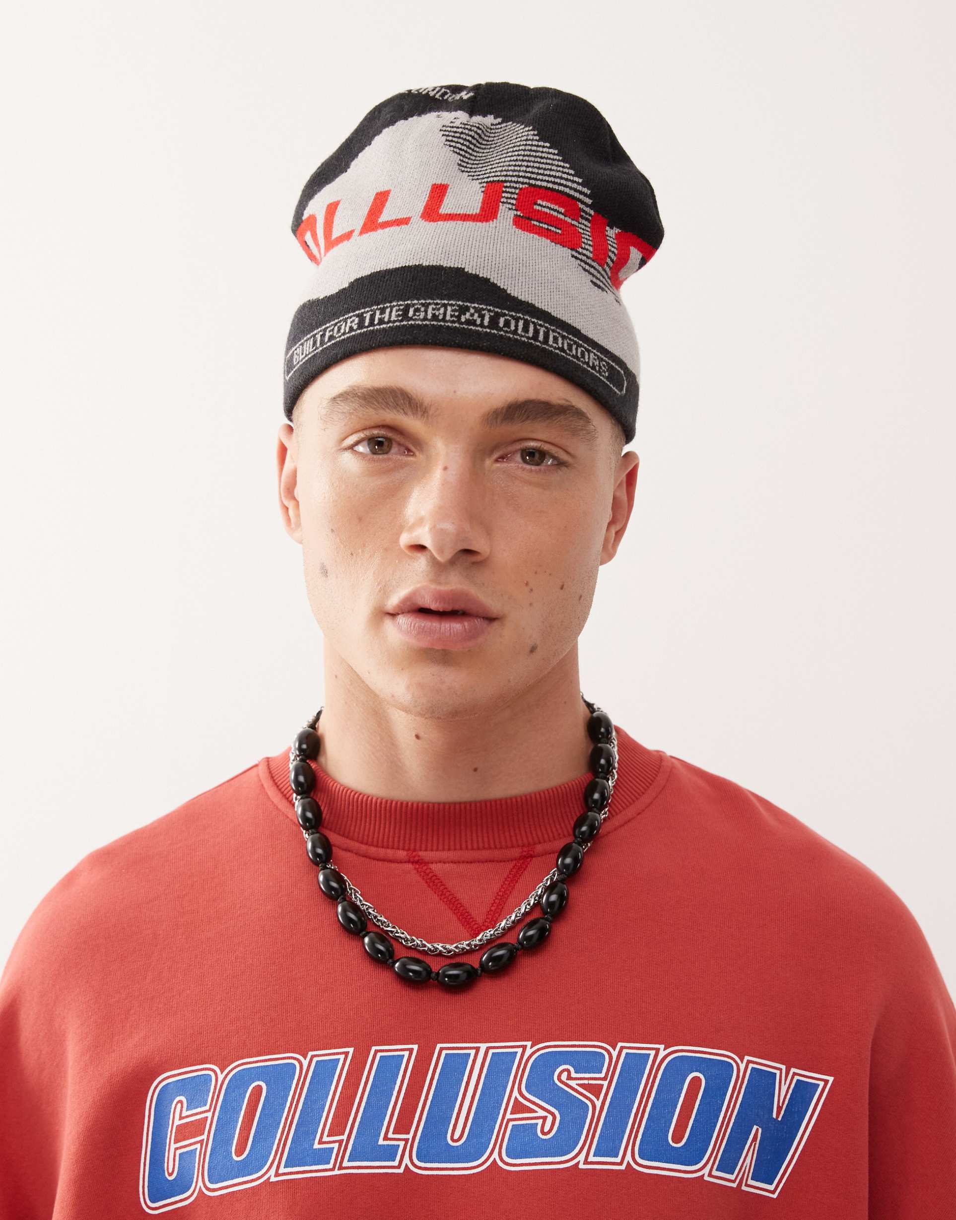 collusion mountain print beanie in black