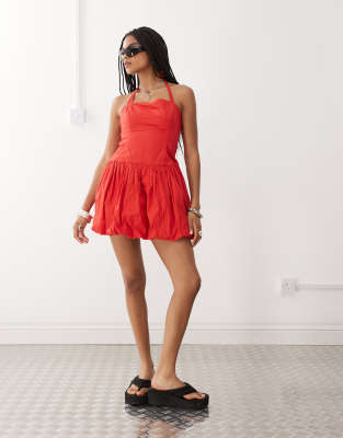 COLLUSION - Neckholder-Minikleid in Rot mit Ballonsaum