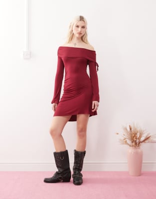 off-shoulder long sleeve mini dress in wine-Red