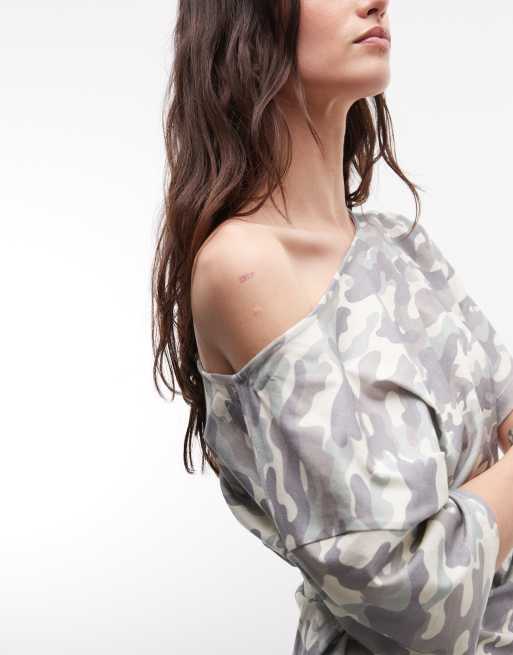 COLLUSION off shoulder ruched top in camo, 3 of 4