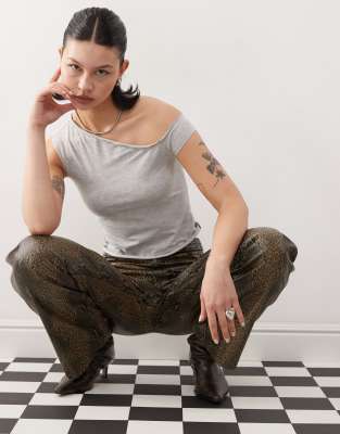 Collusion Off-shoulder Short Sleeve Top In Gray