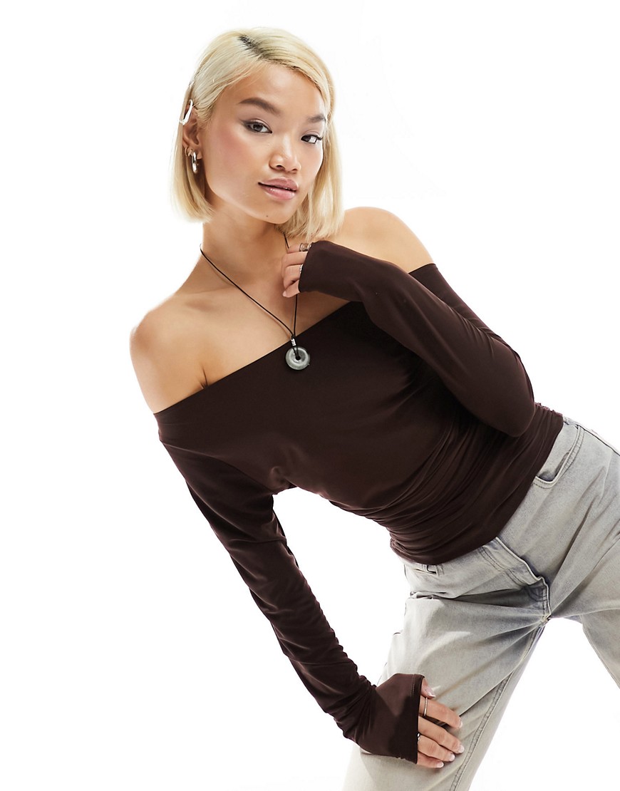 COLLUSION off the shoulder long sleeve ruched slinky top in brown