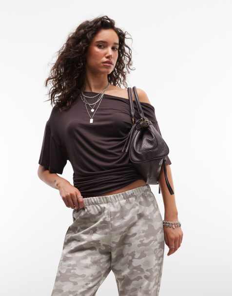 COLLUSION offshoulder-top med drapering i chokoladebrun - view 1