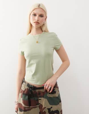 COLLUSION – Olivgrön, kort t-shirt - view 1