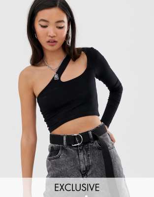 cut out shoulder crop top