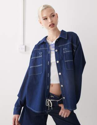 COLLUSION - Oversize-Jeanshemd in Rinse-Waschung-Marineblau