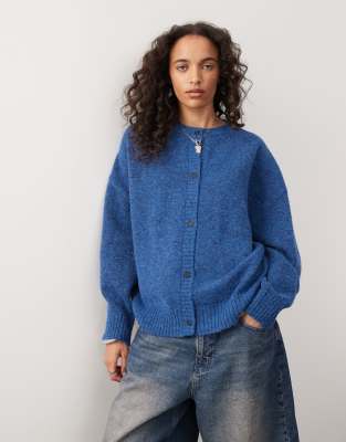 COLLUSION - Oversize-Strickjacke in Blau mit Rundhalsausschnitt