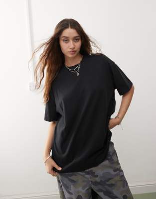 COLLUSION - Oversize-T-Shirt in Schwarz