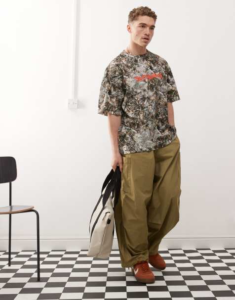 COLLUSION – Oversize-T-Shirt mit buntem Military-Muster - view 1