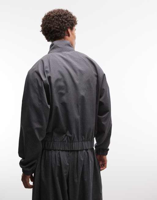 COLLUSION - Oversized geruit trainingsjack met capuchon in zwart, 5 van 5