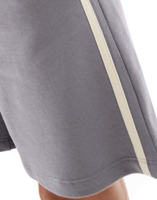 COLLUSION Oversized longline-sportsshorts i grå ASOS