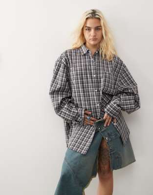 oversized shirt in charcoal check-Gray