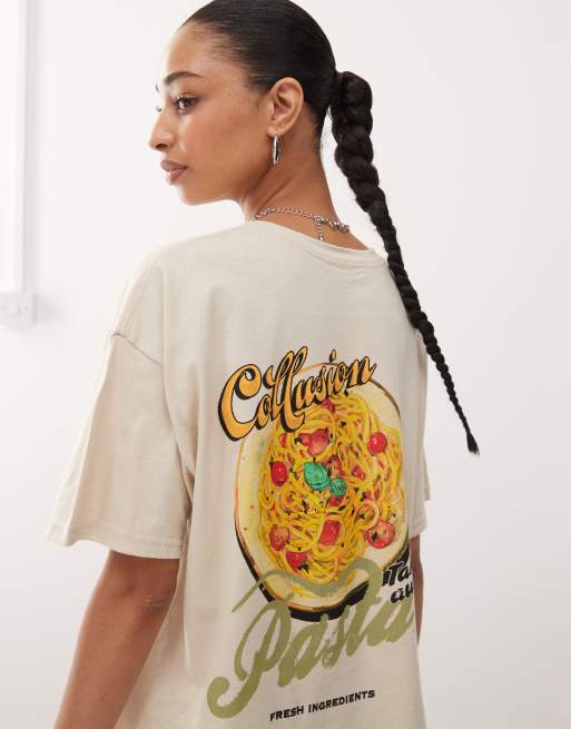 COLLUSION - Oversized T-shirt met pastaprint op de achterkant in zandkleur, 3 van 4