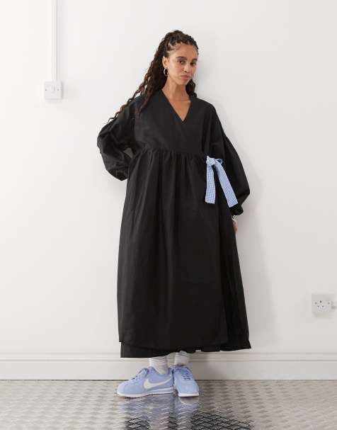 COLLUSION oversized wrap maxi smock dress with contrast gingham ties in black