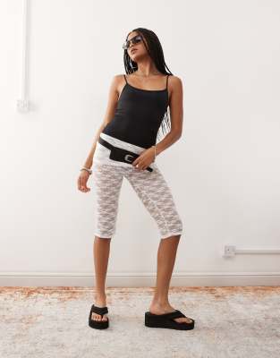 COLLUSION - Pantacourt en dentelle avec jupe dessus - Blanc