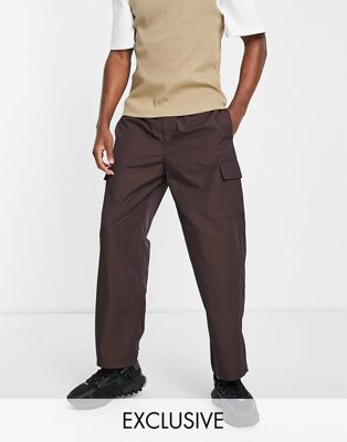 Pantalons et chinos COLLUSION - Pantalon cargo en nylon avec poches - Marron