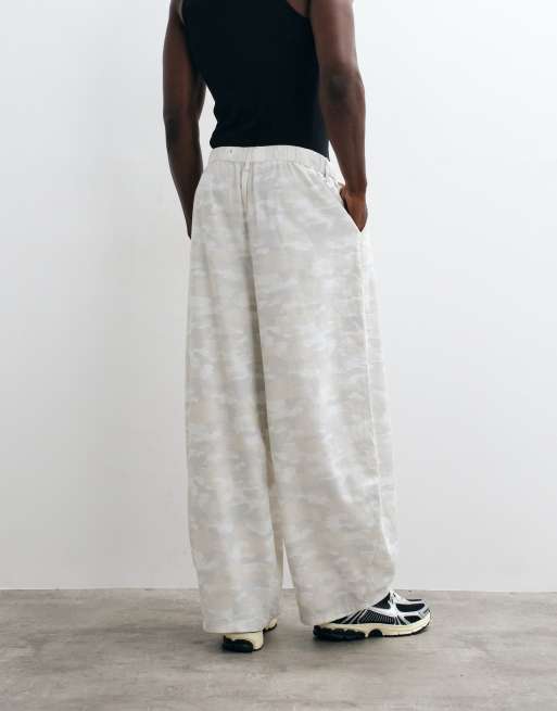 COLLUSION - pantalón cargo holgado de efecto lino con estampado camuflaje, 3 de 5
