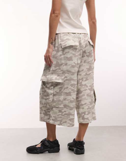 COLLUSION - pantalón corto cargo baggy con lavado claro y estampado camuflaje, 3 de 5