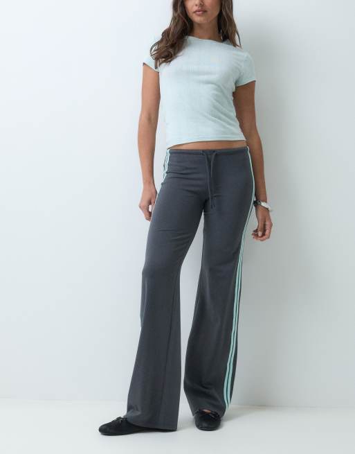 COLLUSION pantalón de chándal pitillo de talle bajo en gris, 2 de 5