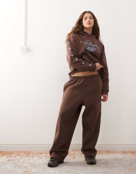 COLLUSION - Pantalon de jogging d'ensemble avec logo et étoile - Chocolat - view 1