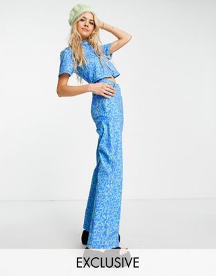 COLLUSION - Pantalon d'ensemble droit à imprimé fleuri fluo - Bleu