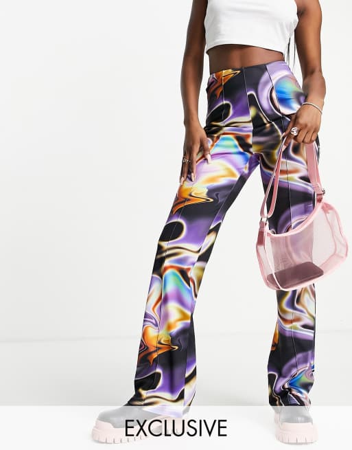 COLLUSION - Pantalon évasé en satin à imprimé tourbillon - Multicolore