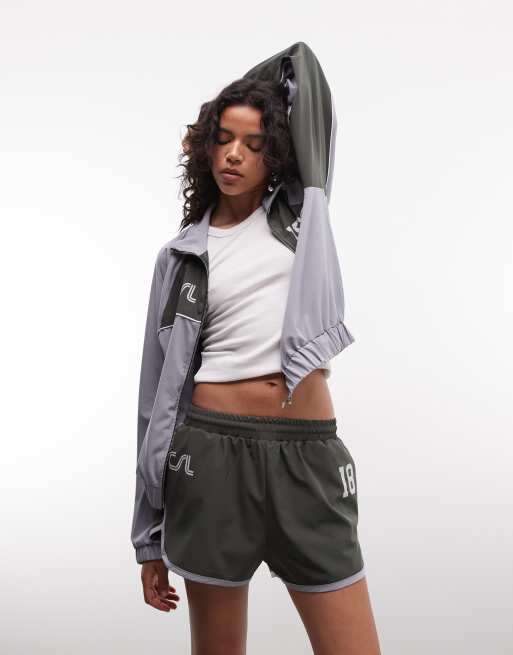 COLLUSION - Pantaloncini sportivi in nylon con fondo sagomato in coordinato, 2 di 3
