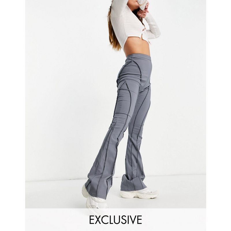 Donna Pantaloni e leggings COLLUSION - Pantaloni a zampa più lunghi sul retro con cuciture ribattute antracite