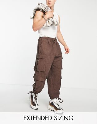 Asos Uomo Abbigliamento Pantaloni e jeans Pantaloni Pantaloni a vita bassa Pantaloni cargo a vita bassa in tessuto a coste cioccolato 