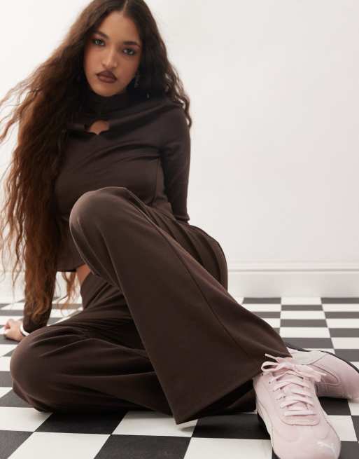 COLLUSION - Pantaloni slim color cioccolato con vita media a V in coordinato, 3 di 5